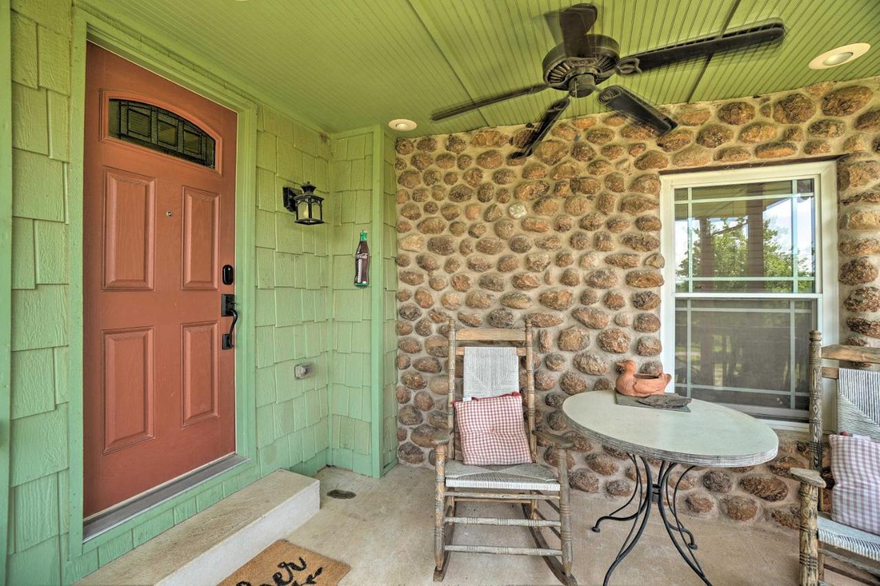 Charming Hilltop Cottage In Medicine Park! ภายนอก รูปภาพ