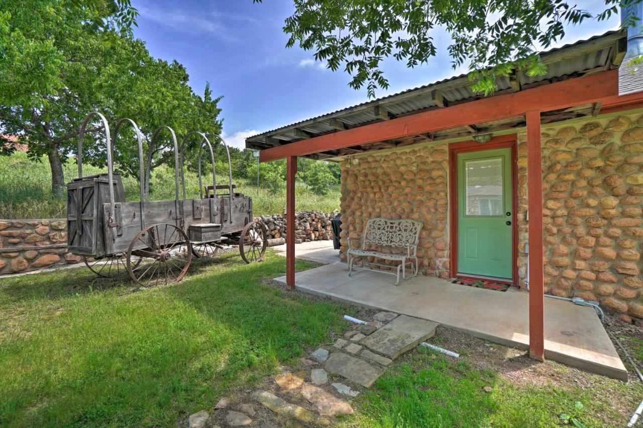 Charming Hilltop Cottage In Medicine Park! ภายนอก รูปภาพ
